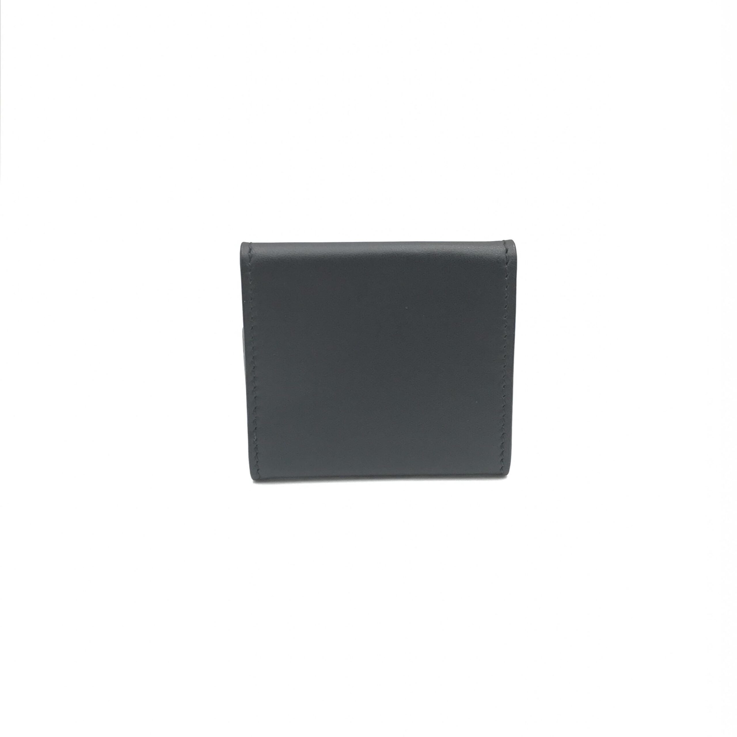 Gucci Compact Leather Wallet With Sleek Design