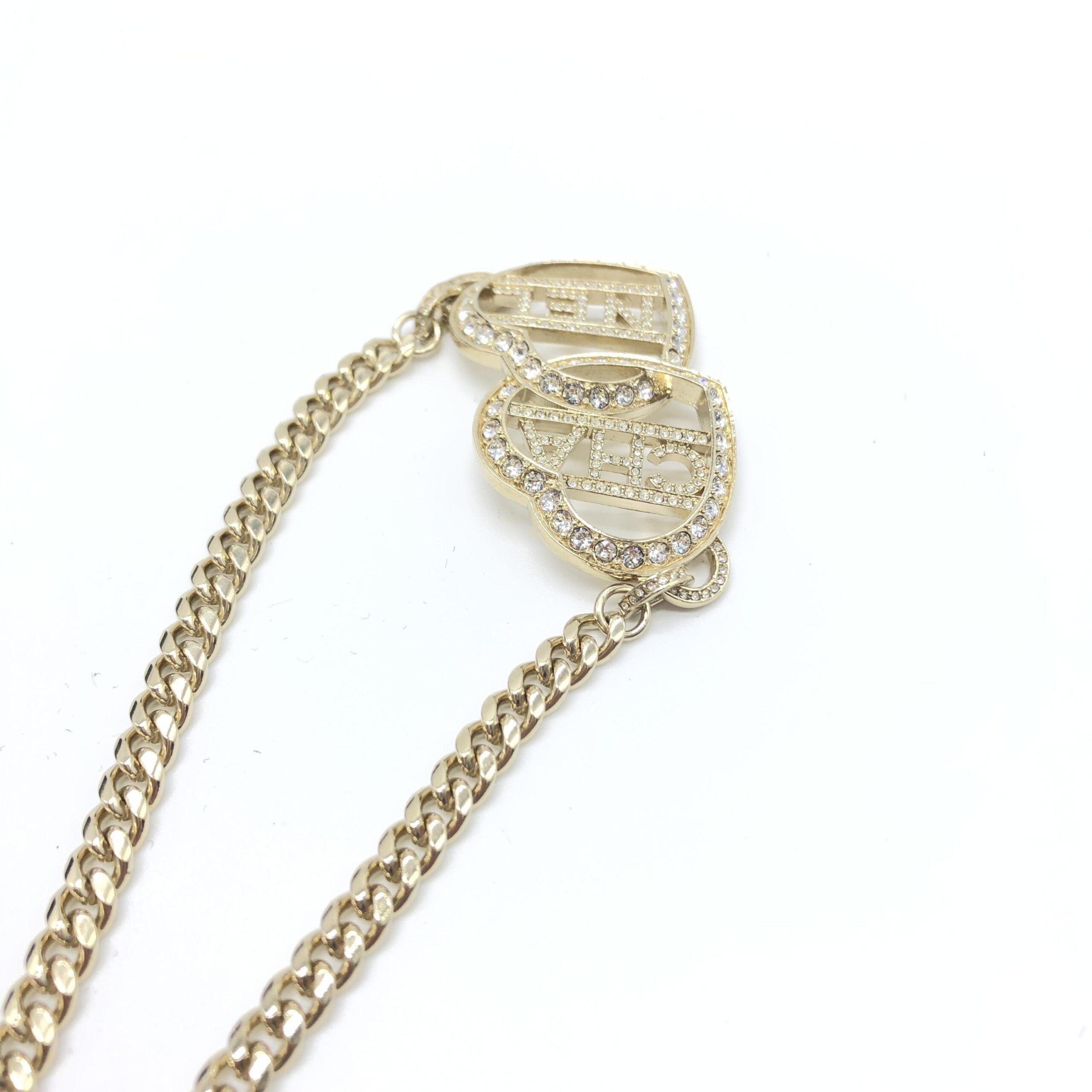 Gargantilla Chanel Corazón Tono Dorado con Logotipo