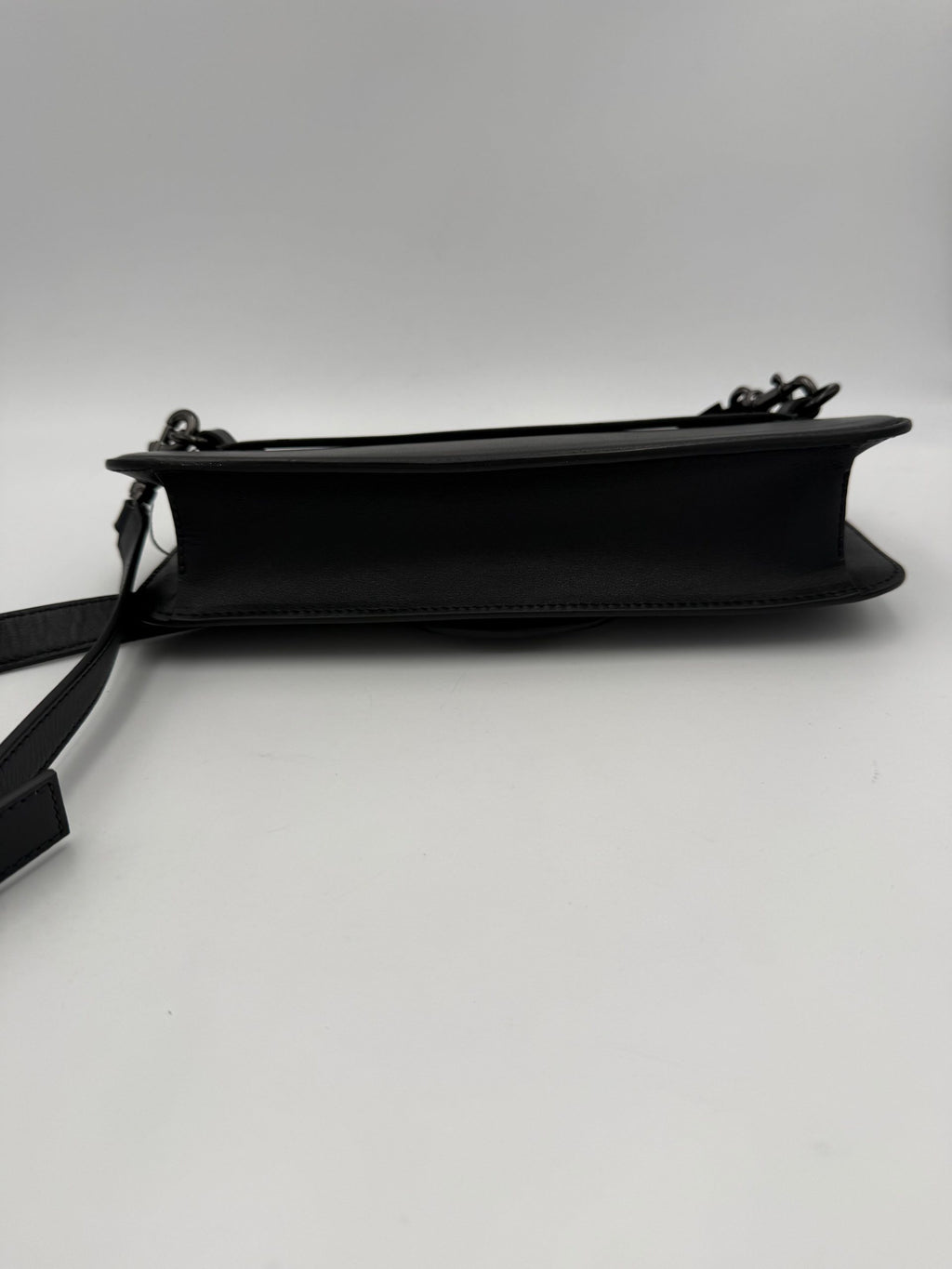 Valentino Garavani VALENTINO GARAVANI VLOGO Black Handbag