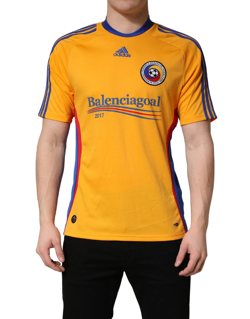 Camiseta de cuello redondo de poliéster amarilla Adidas Balenciagoal