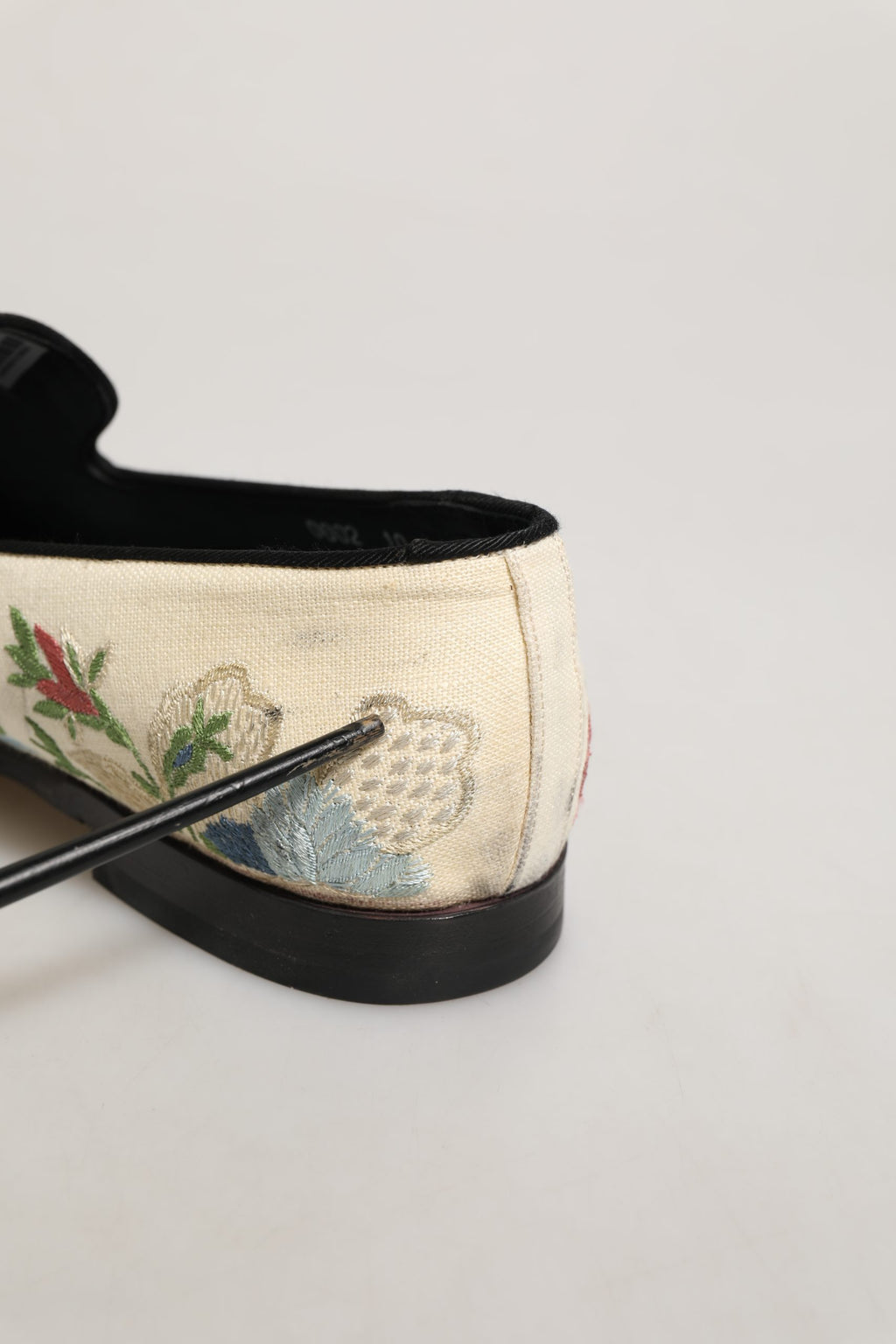 Zapatos mocasines Dolce & Gabbana blancos con bordado floral