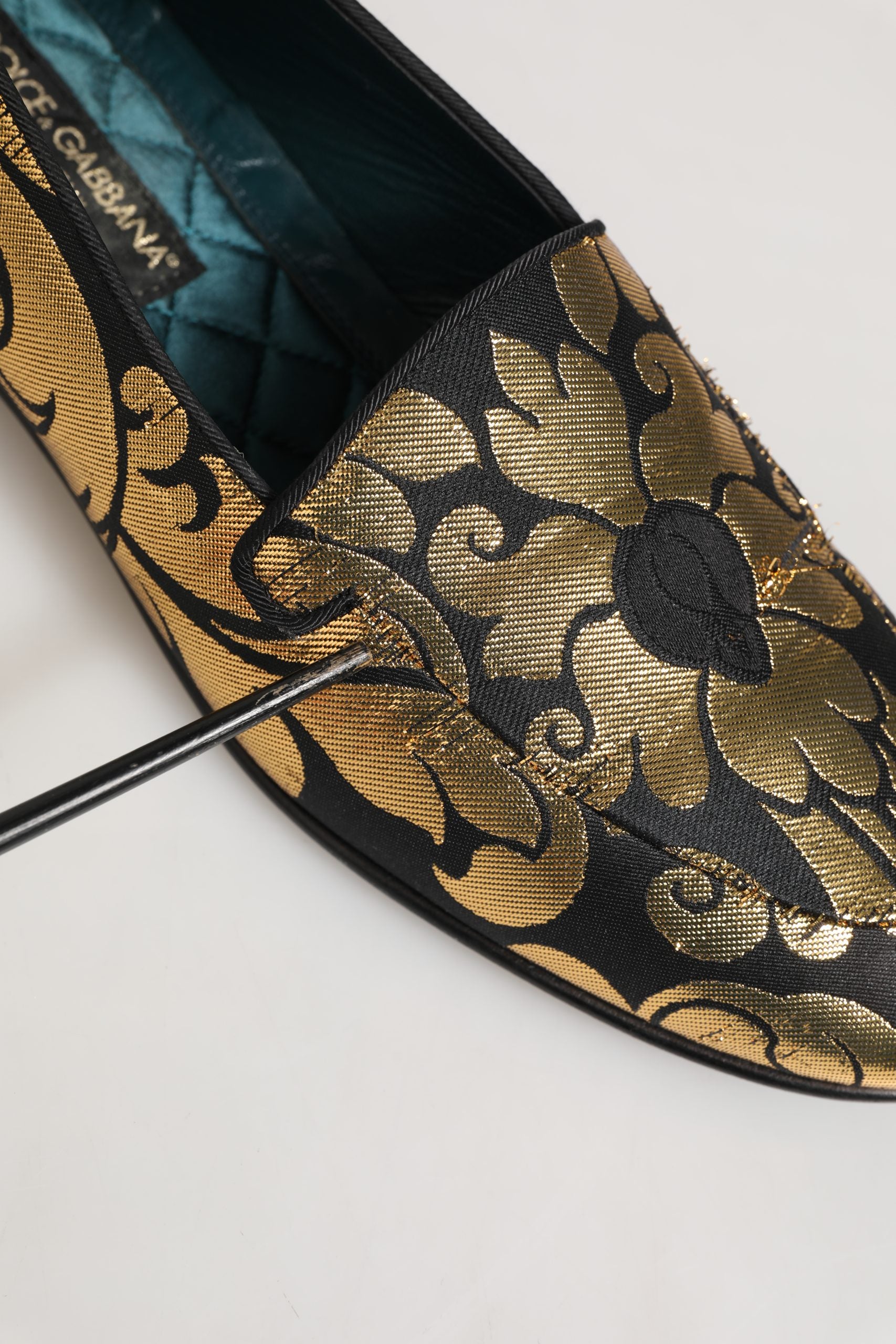 Zapatos Mocasines Dolce & Gabbana Negros Dorados con Diseño Floral de Jacquard
