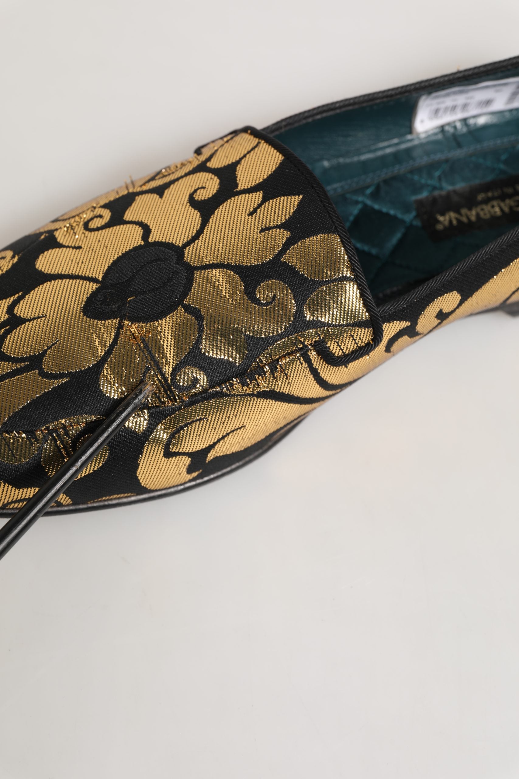 Zapatos Mocasines Dolce & Gabbana Negros Dorados con Diseño Floral de Jacquard