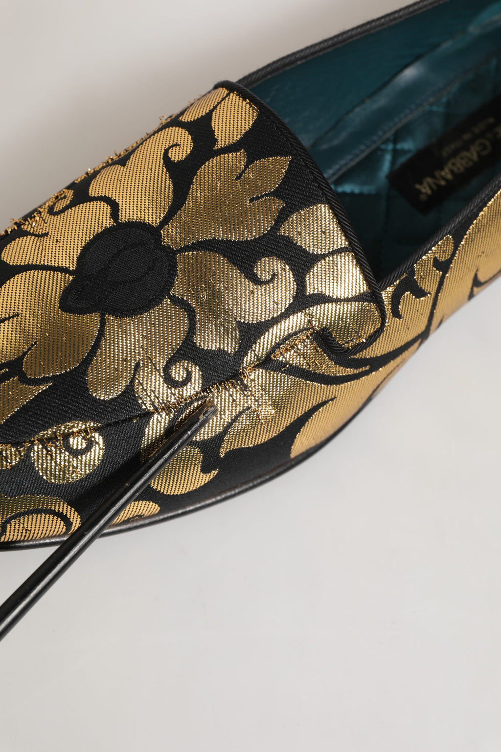 Zapatos Mocasines Dolce & Gabbana Negros Dorados con Diseño Floral de Jacquard