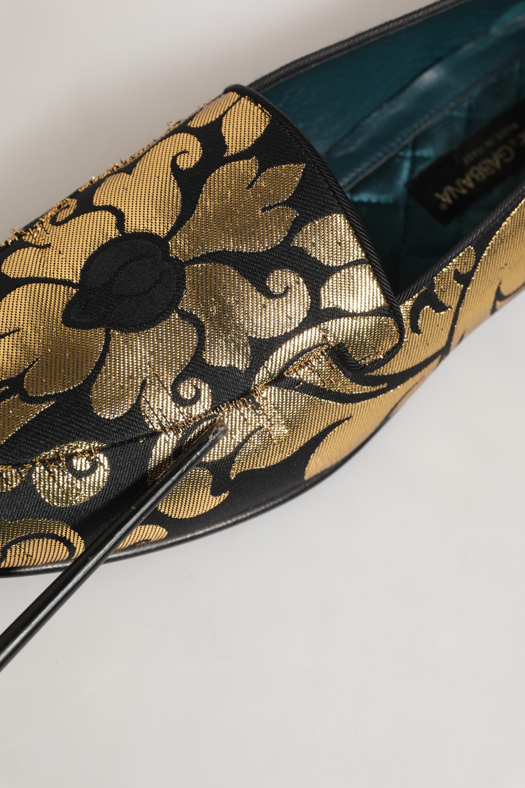 Zapatos Mocasines Dolce & Gabbana Negros Dorados con Diseño Floral de Jacquard