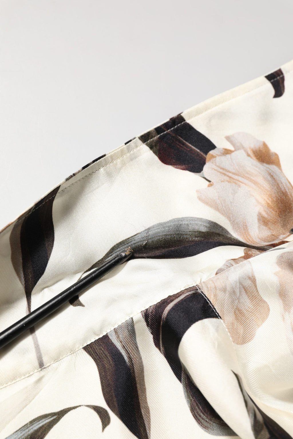 Camisa de manga corta de seda con estampado de tulipanes en beige de Dolce & Gabbana