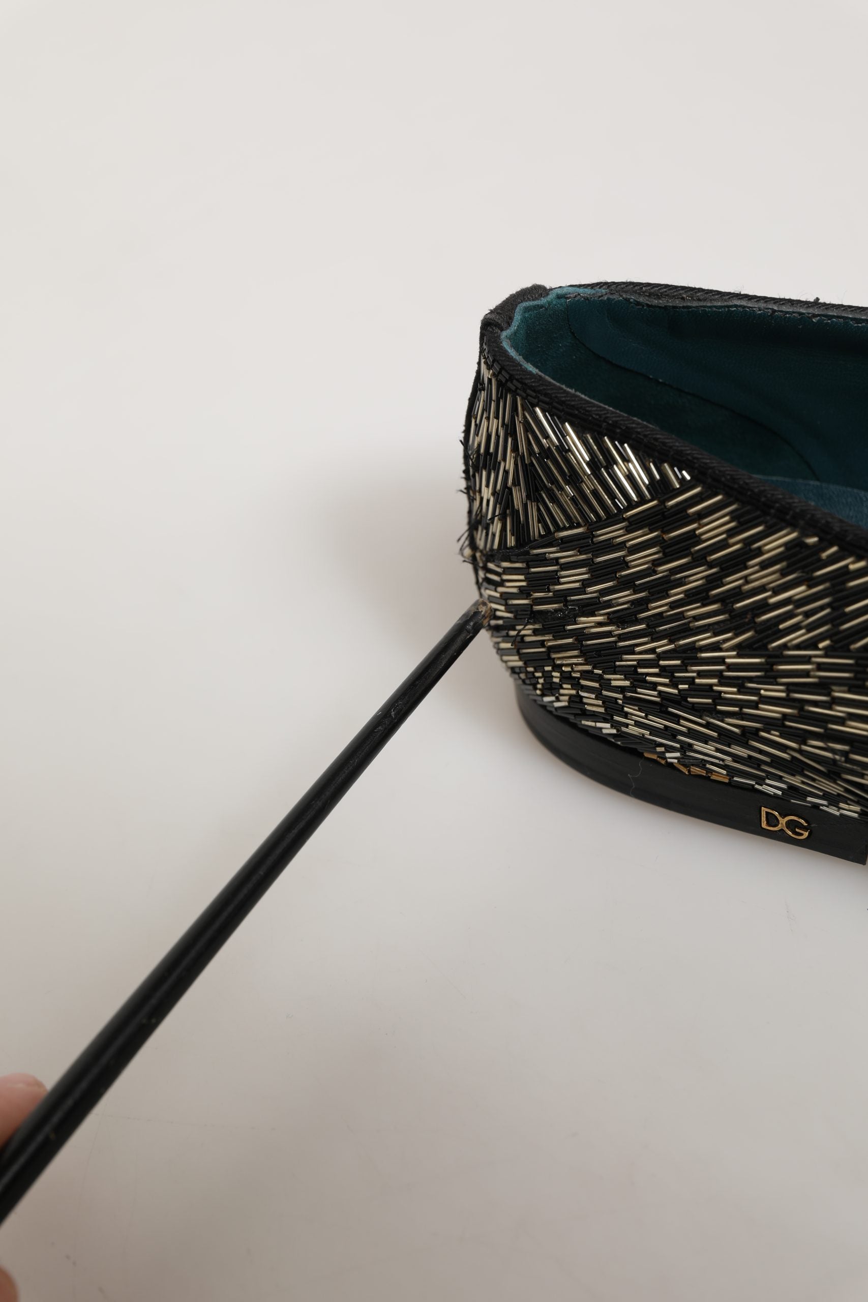 Zapatos mocasines Dolce & Gabbana negros con adornos plateados