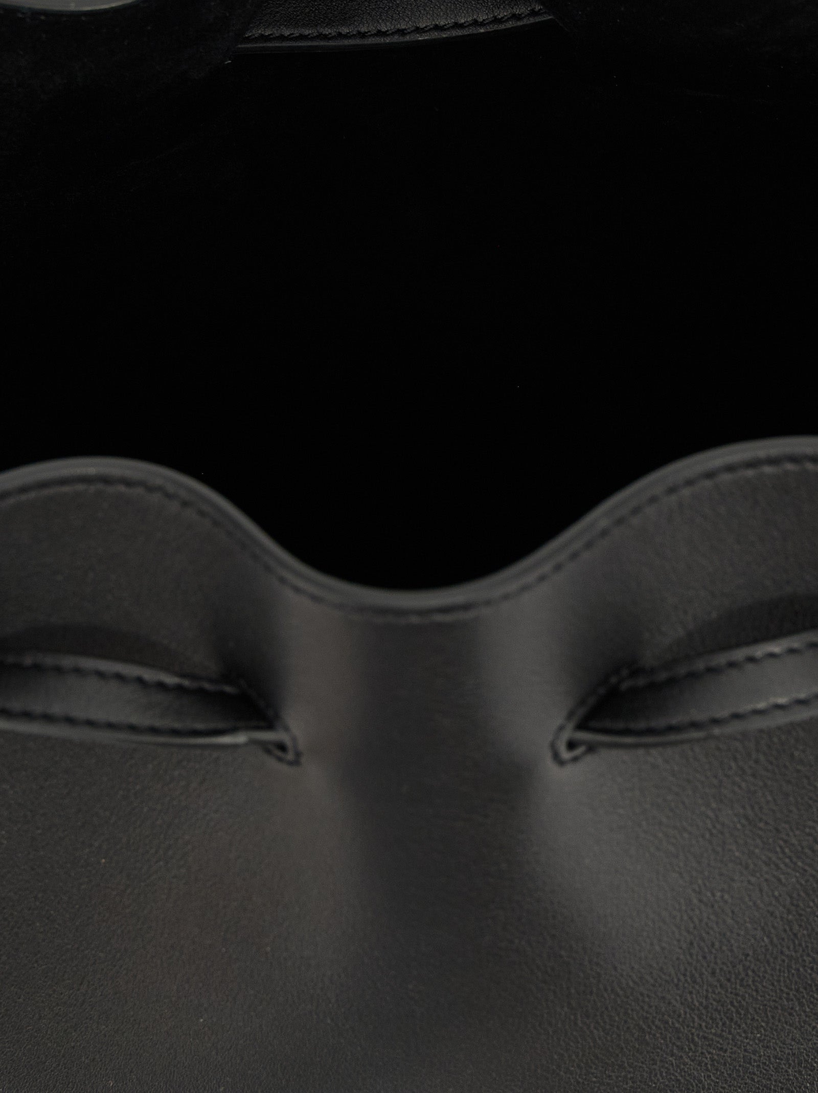 Bolso de hombro Valentino Garavani de piel de becerro negra