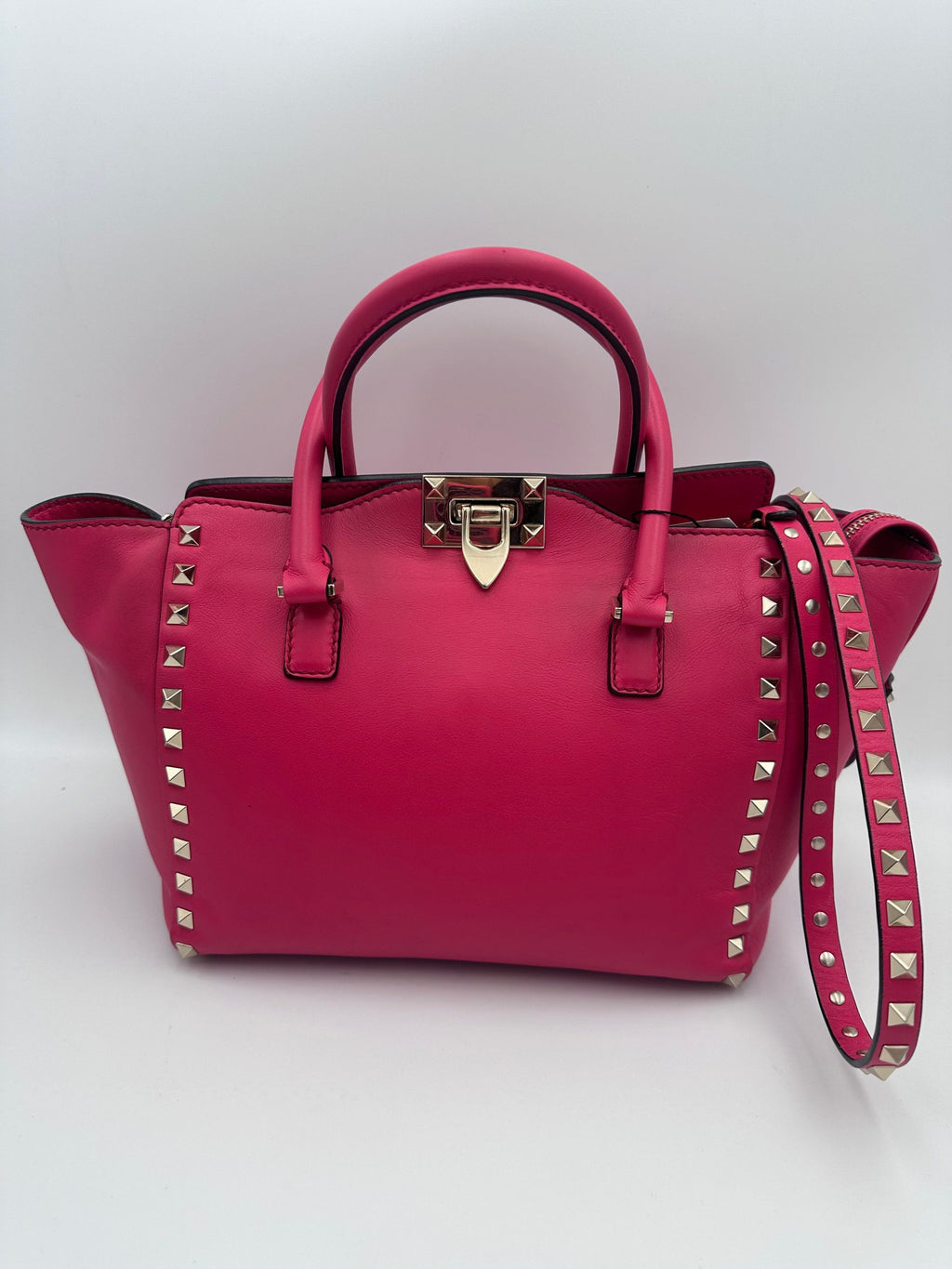 Bolso de mano mediano Rockstud de Valentino Garavani rosa
