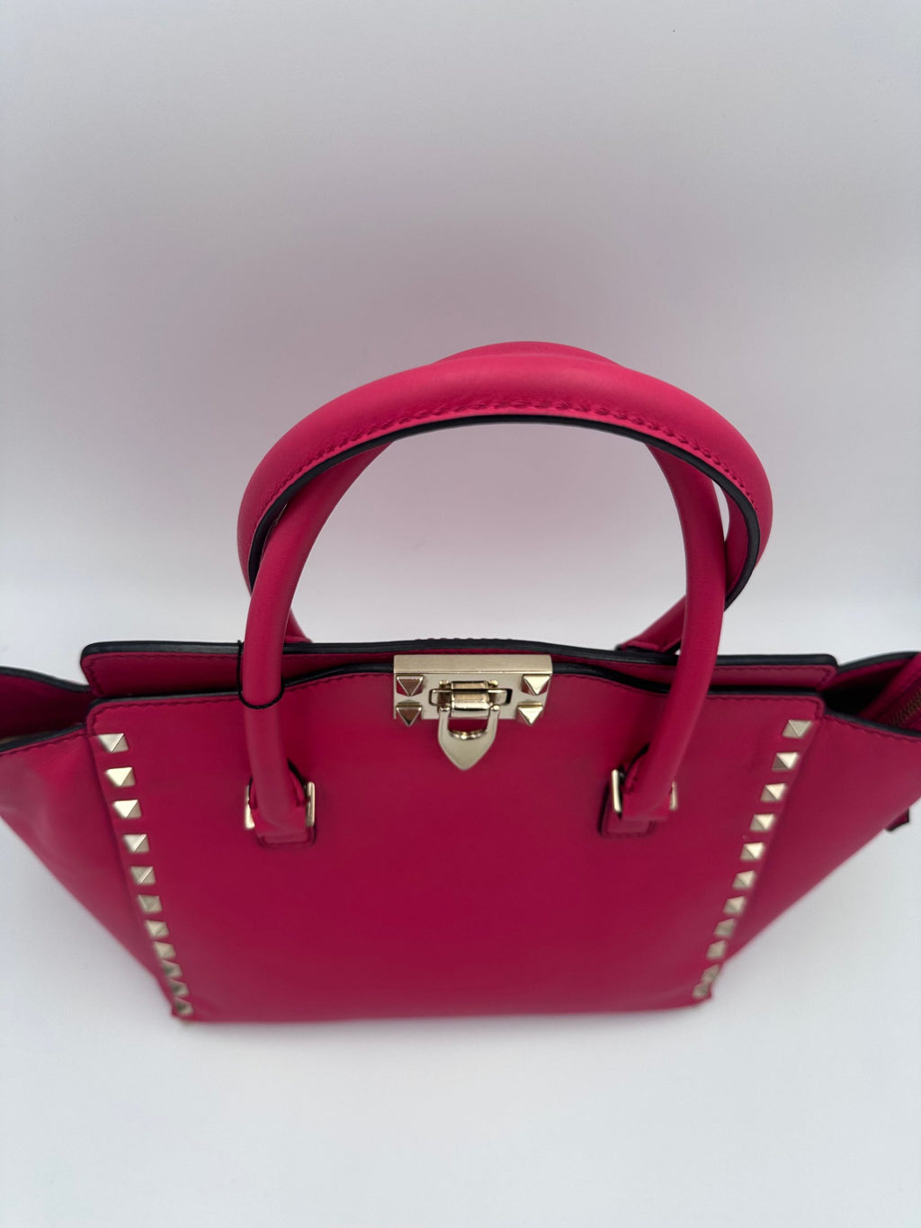 Bolso de mano mediano Rockstud de Valentino Garavani rosa