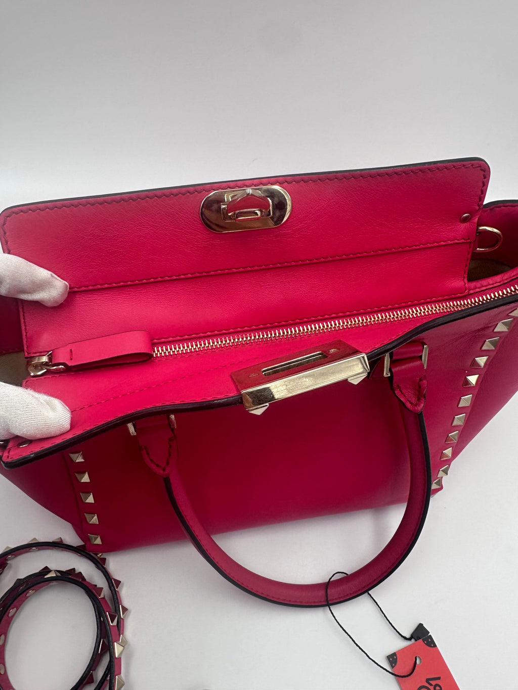 Bolso de mano mediano Rockstud de Valentino Garavani rosa