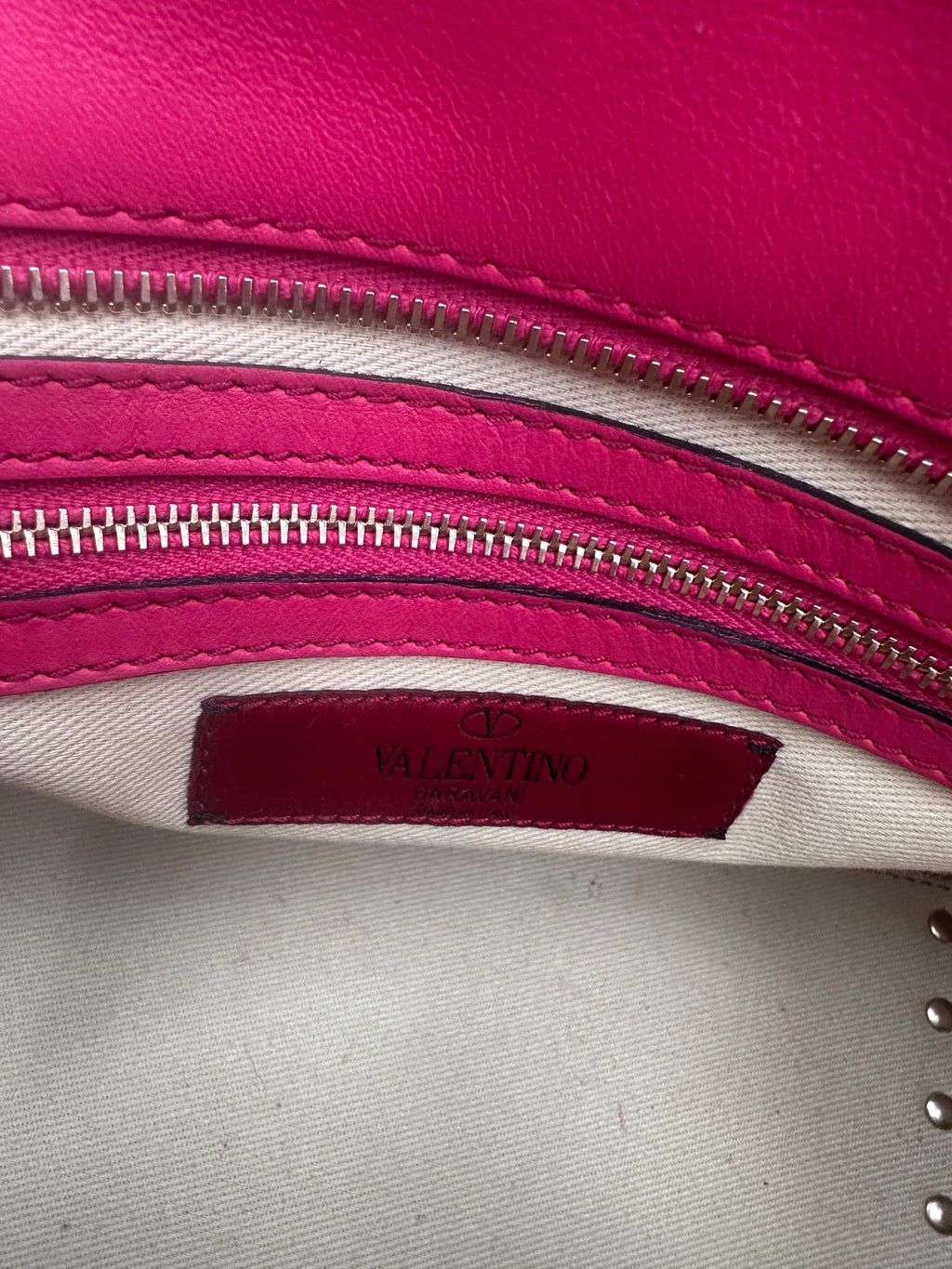 Bolso de mano mediano Rockstud de Valentino Garavani rosa