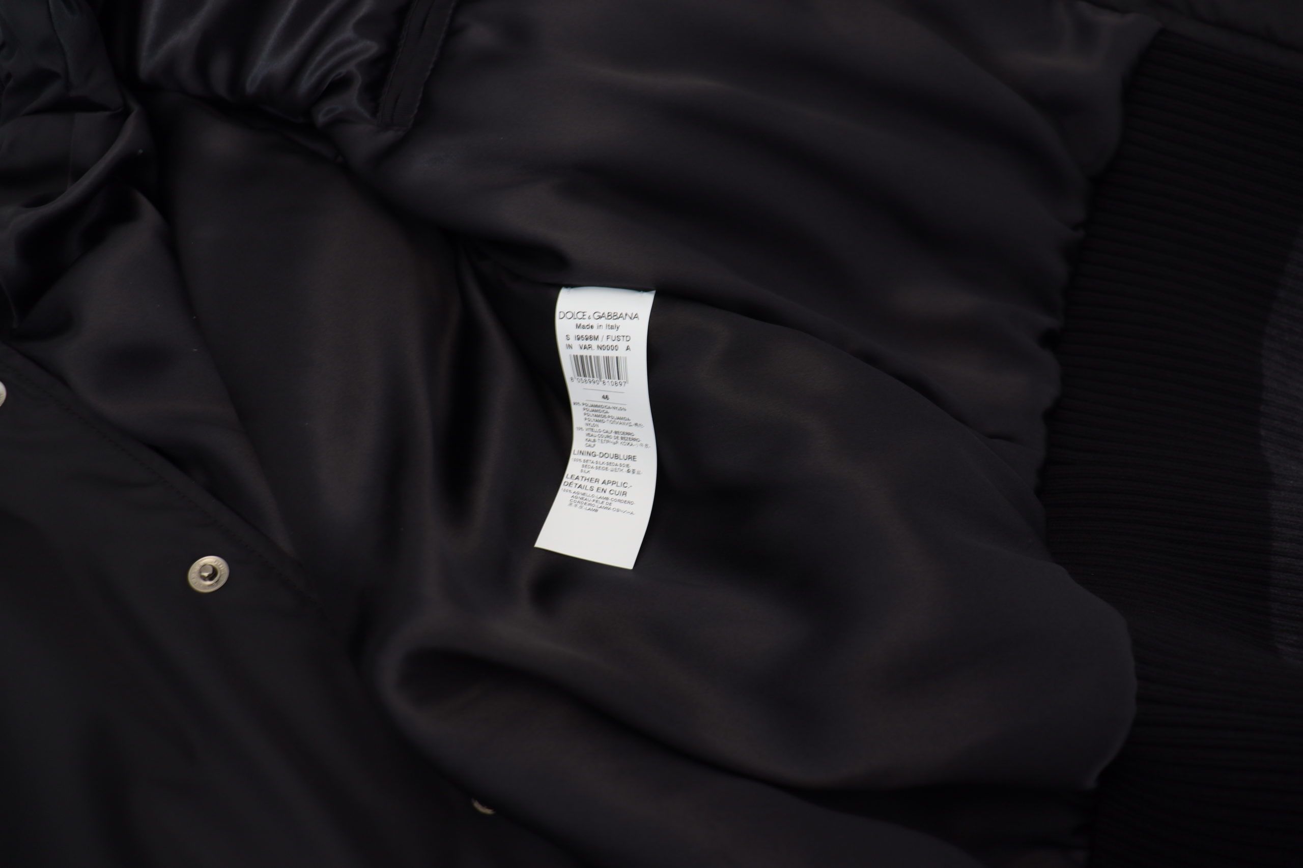 Chaqueta bomber de Dolce & Gabbana elegante, negra, con adornos de cristal