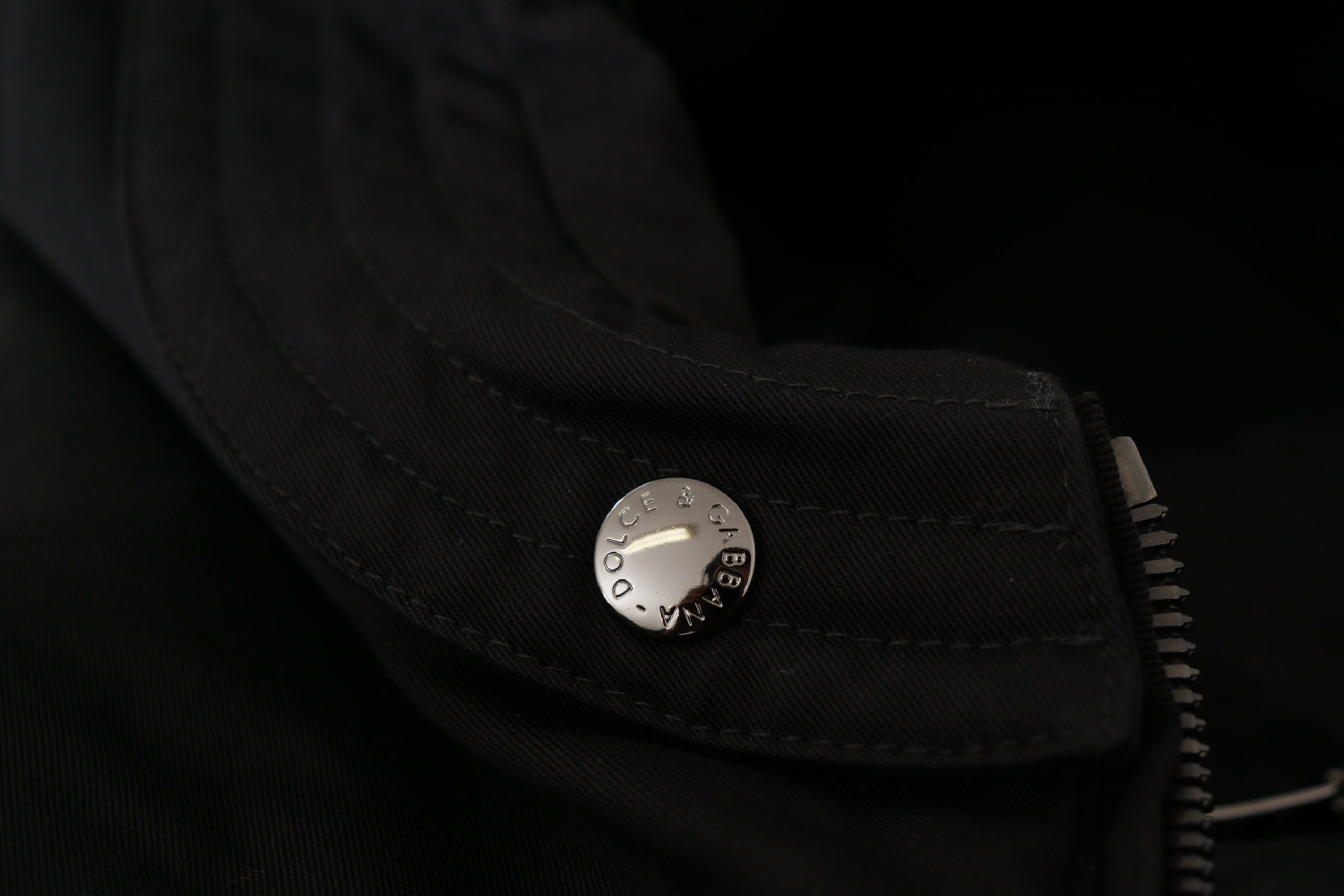 Chaqueta de invierno con capucha elegante negra Dolce & Gabbana