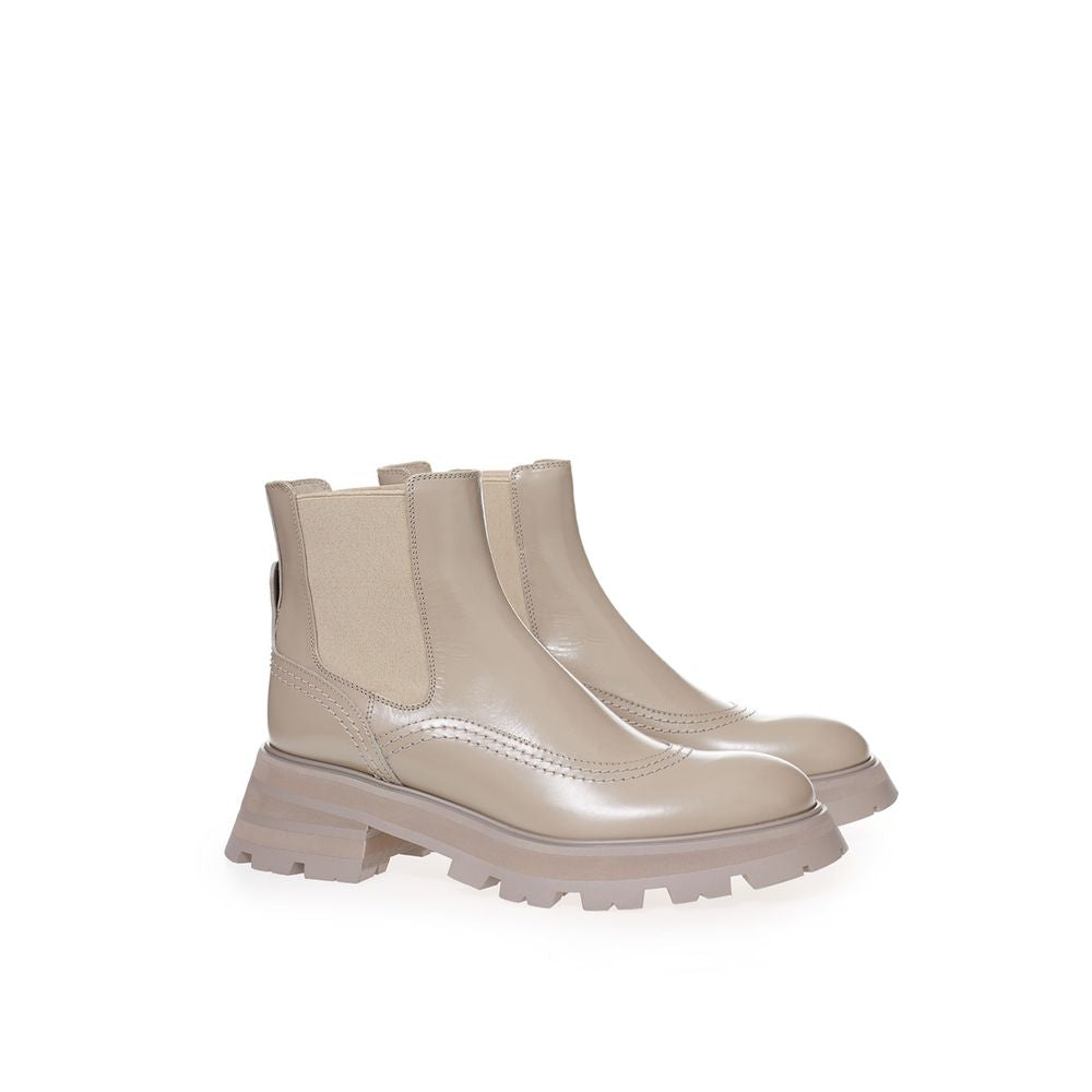 Botas de cuero gris elegantes Alexander McQueen para pasos con estilo