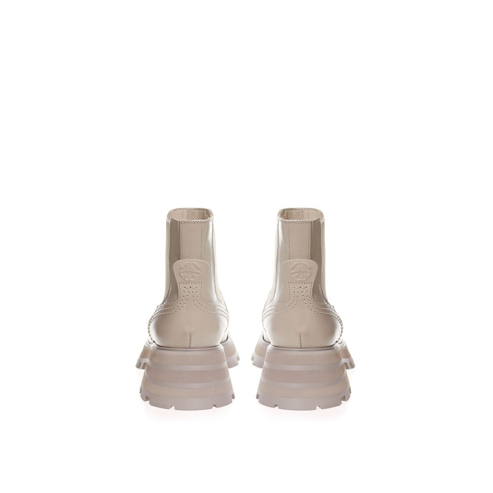 Botas de cuero gris elegantes Alexander McQueen para pasos con estilo