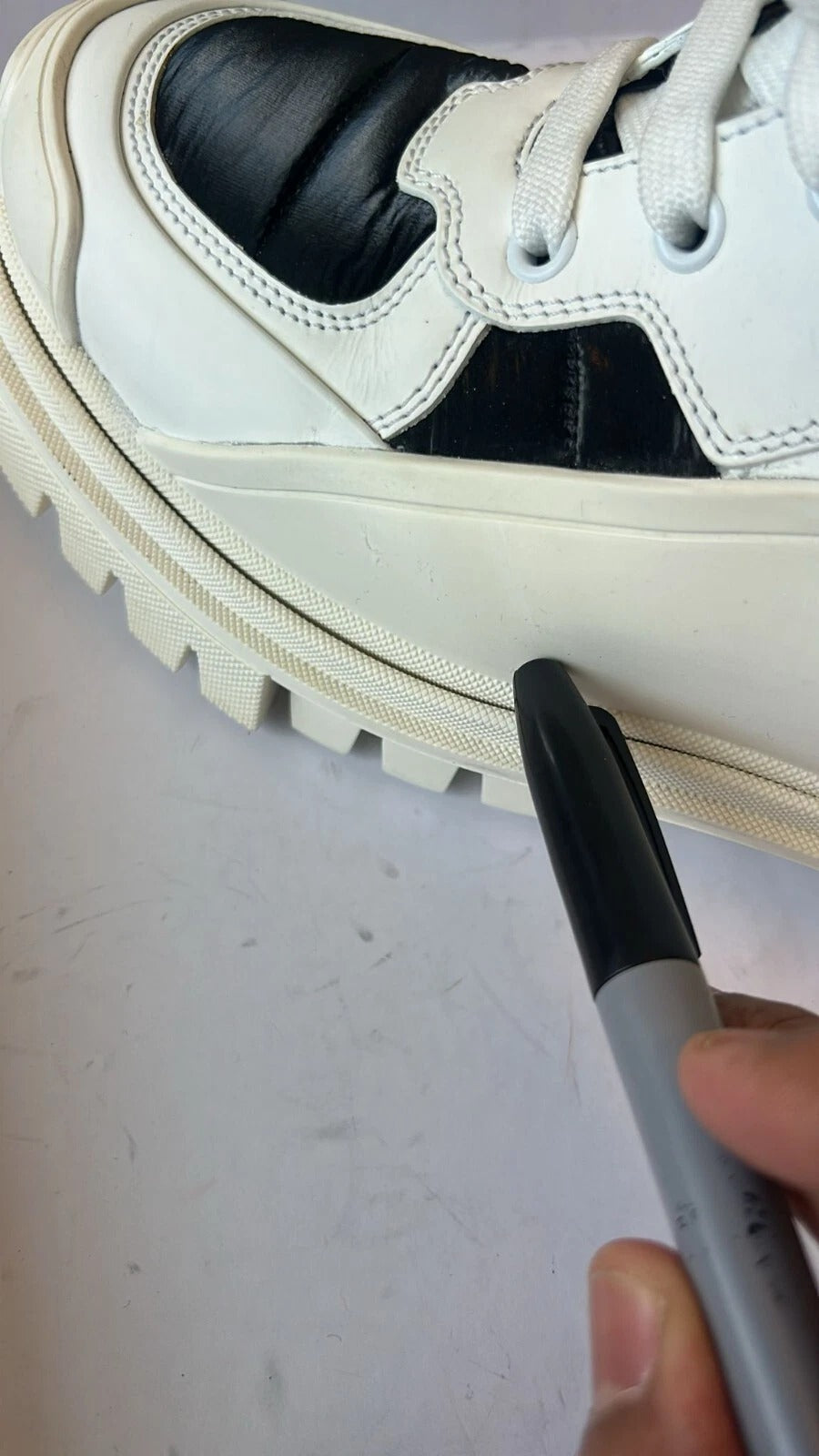 Botas Dolce & Gabbana blancas acolchadas a media pantorrilla con cordones