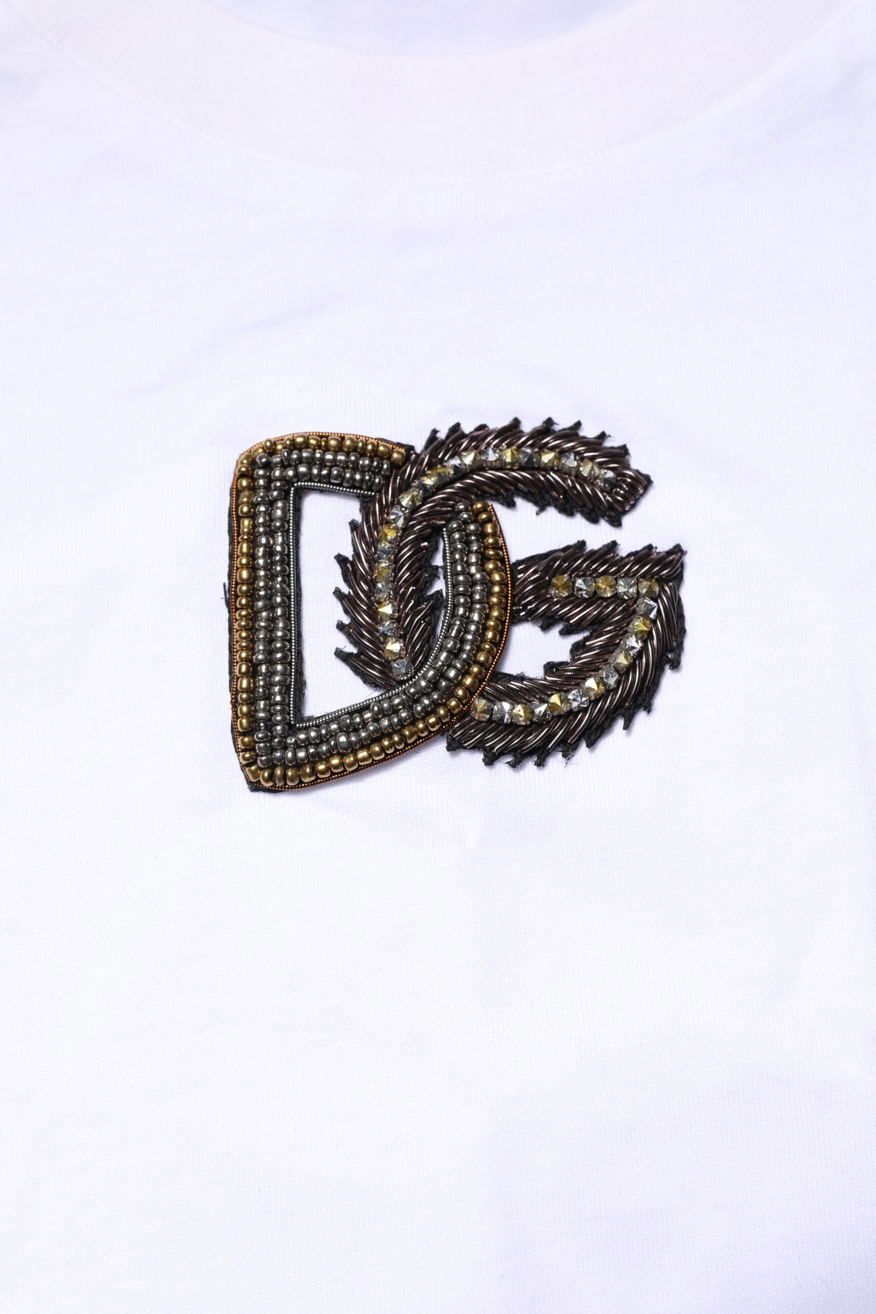 Camiseta Dolce & Gabbana blanca con cuello redondo y logo bordado
