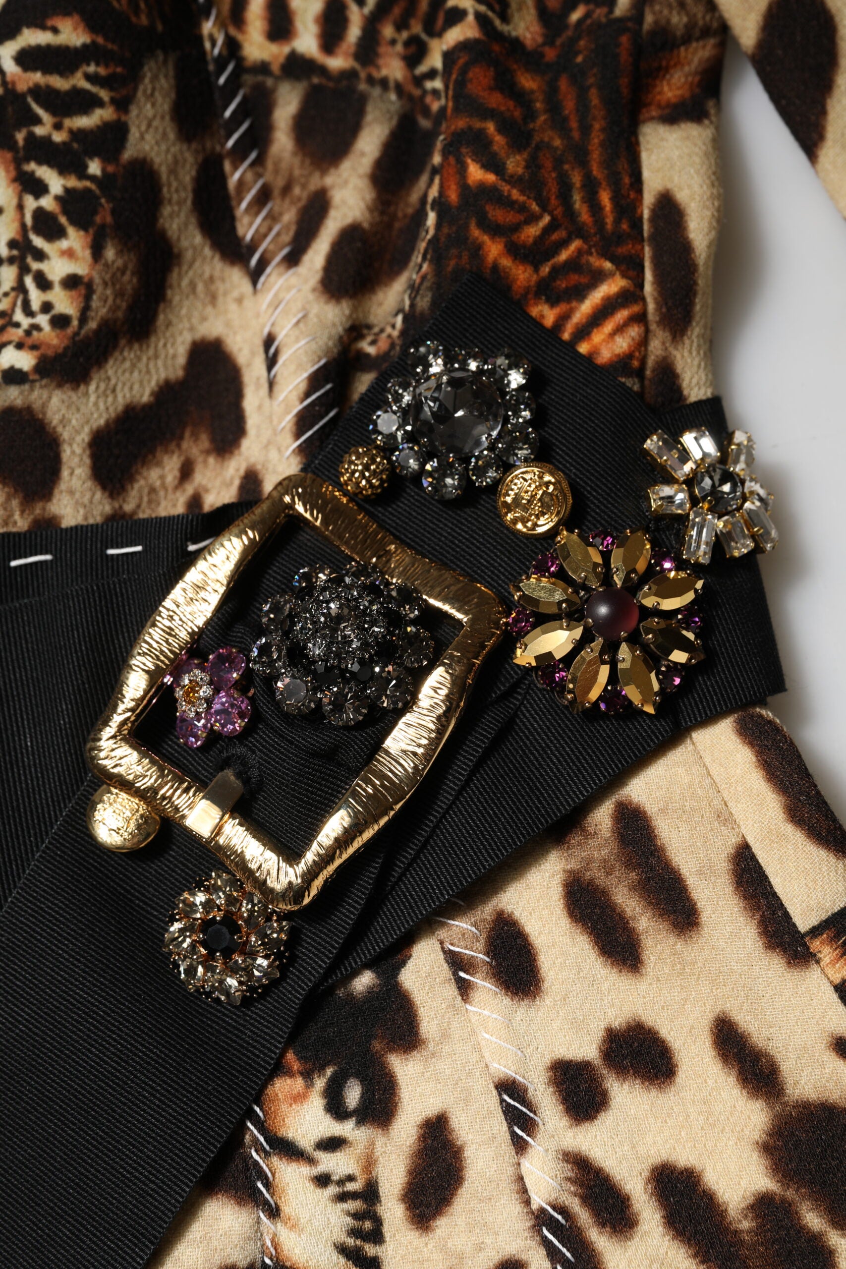 Vestido midi acampanado con cinturón y estampado de leopardo marrón de Dolce & Gabbana
