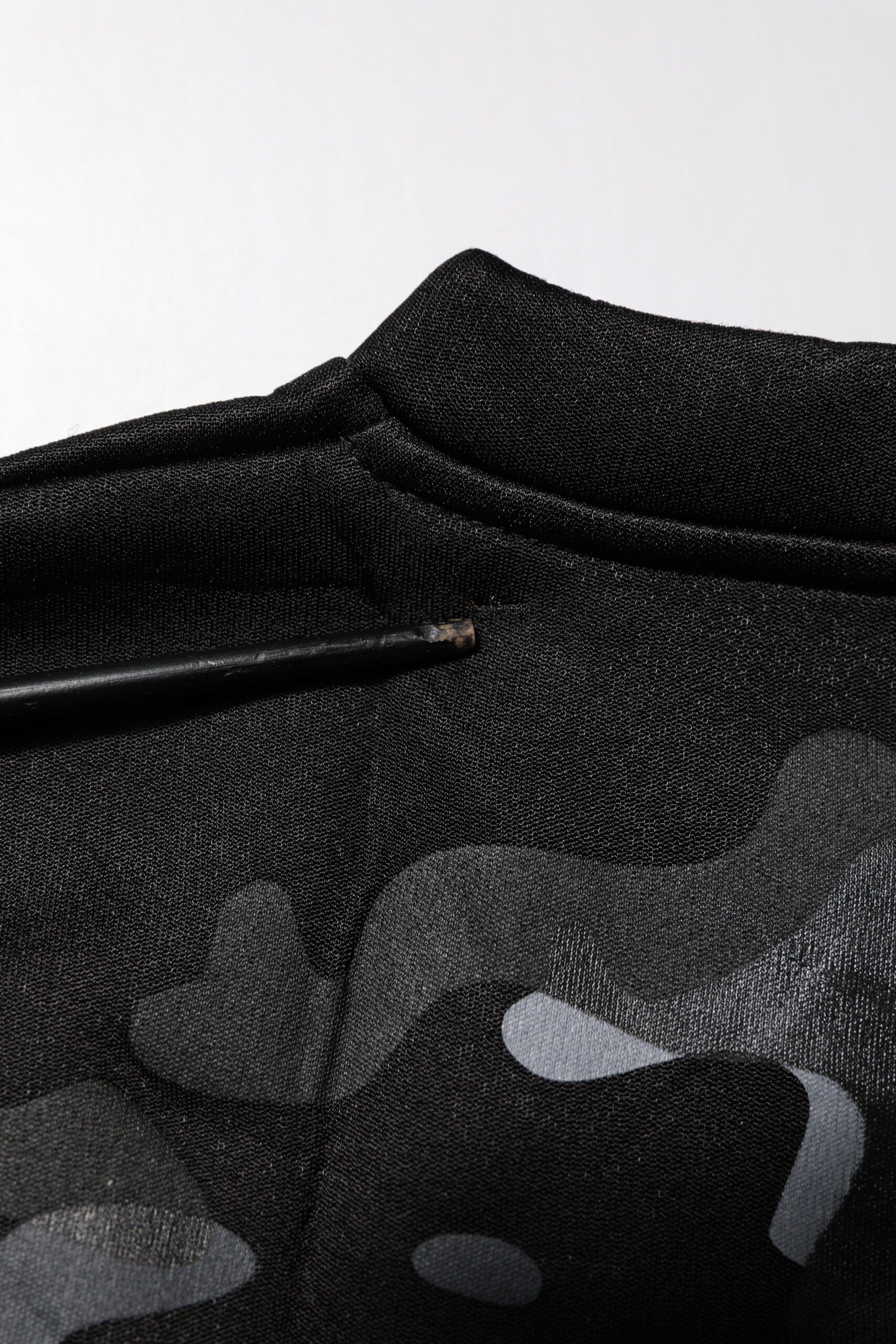 Sudadera con cuello redondo y estampado de camuflaje negro de Dolce & Gabbana