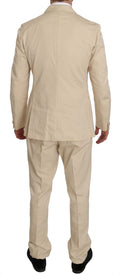 Traje de dos piezas color beige Romeo Gigli con elegancia clásica