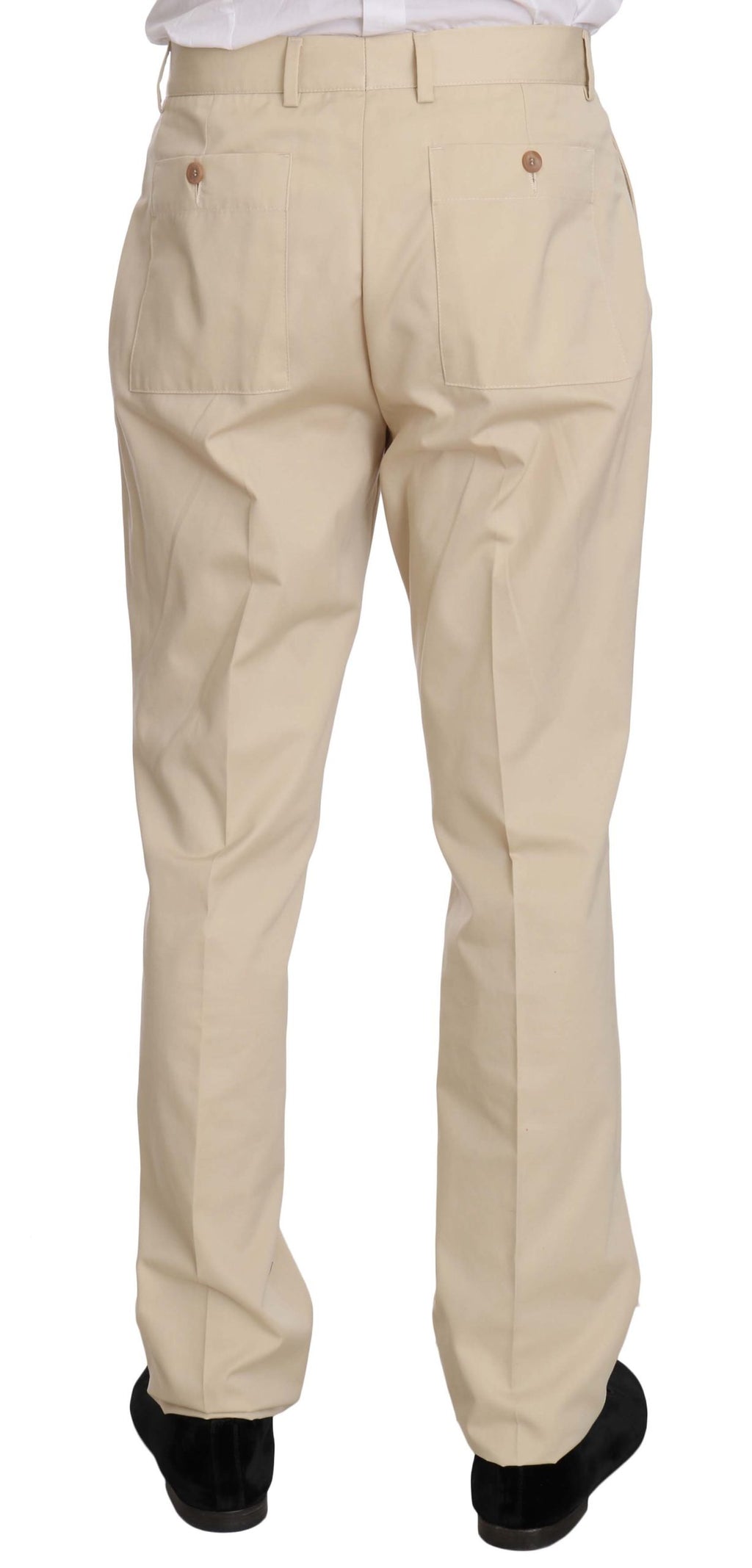 Traje de dos piezas color beige Romeo Gigli con elegancia clásica