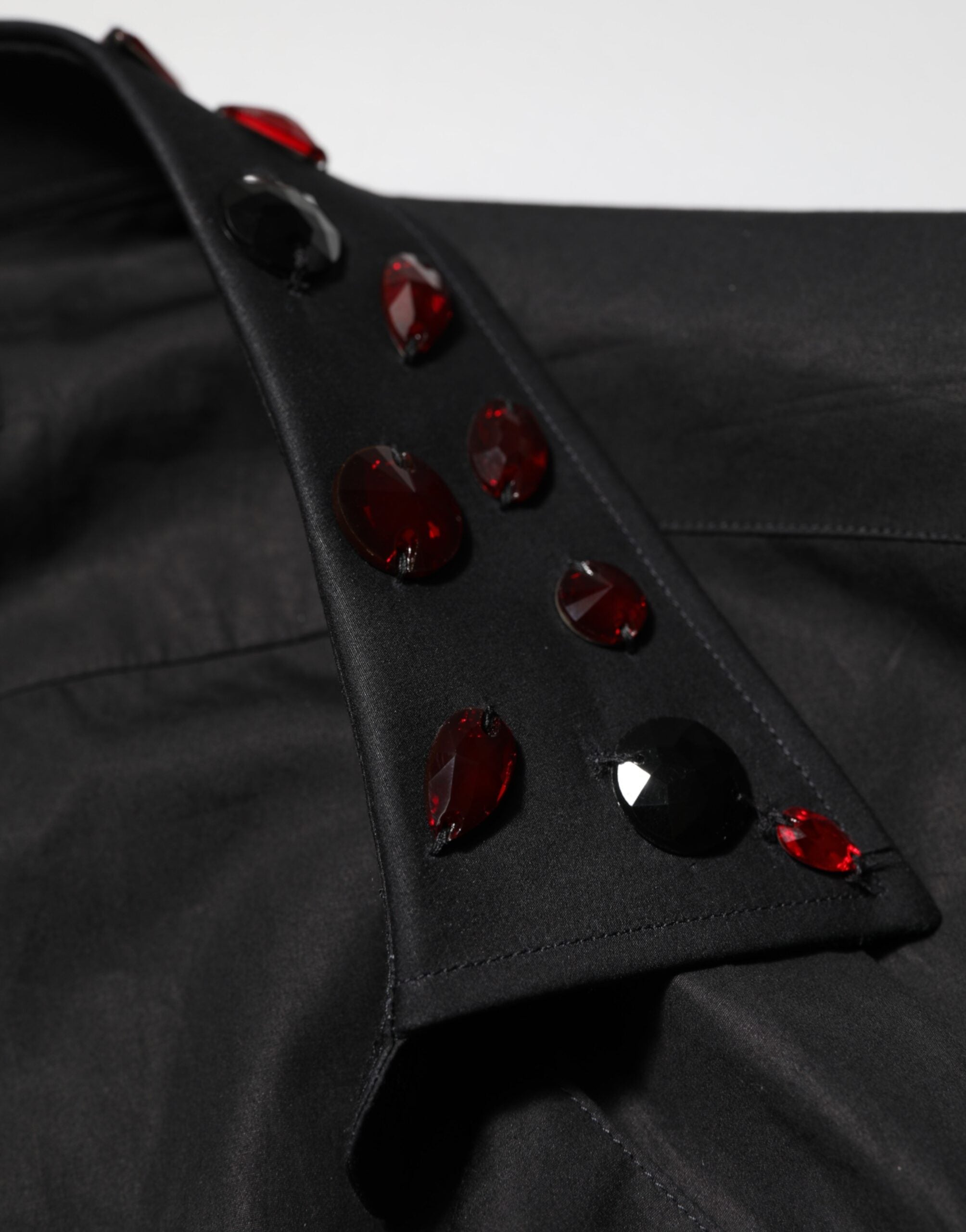 Camisa de hombre Dolce & Gabbana de algodón negro con cuello adornado