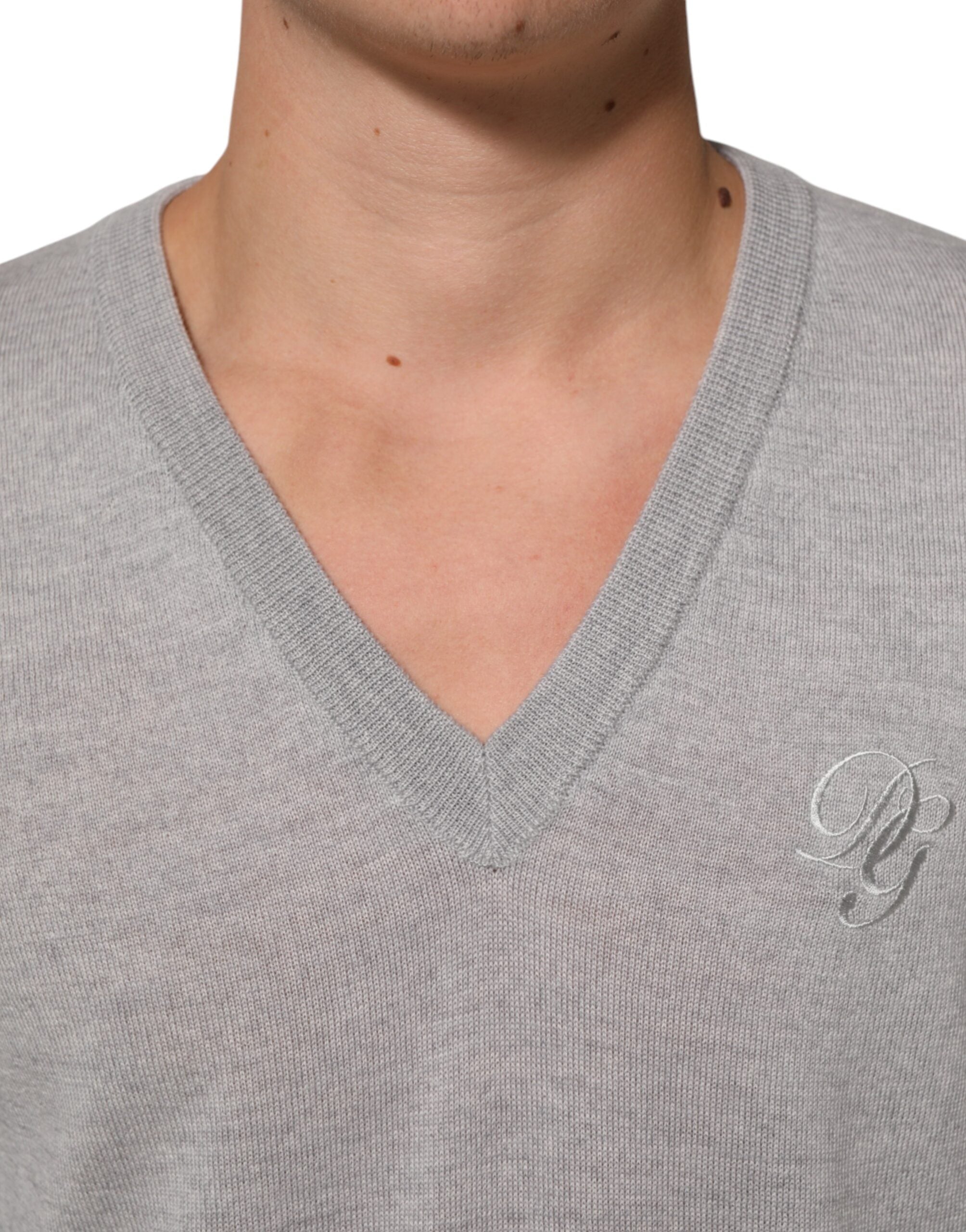 Suéter Pulóver Dolce & Gabbana de Lana Gris con Logo y Cuello en V