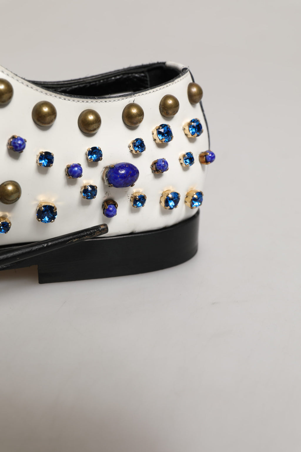 Zapatos de vestir Dolce & Gabbana de cuero blanco embellecidos con cristales