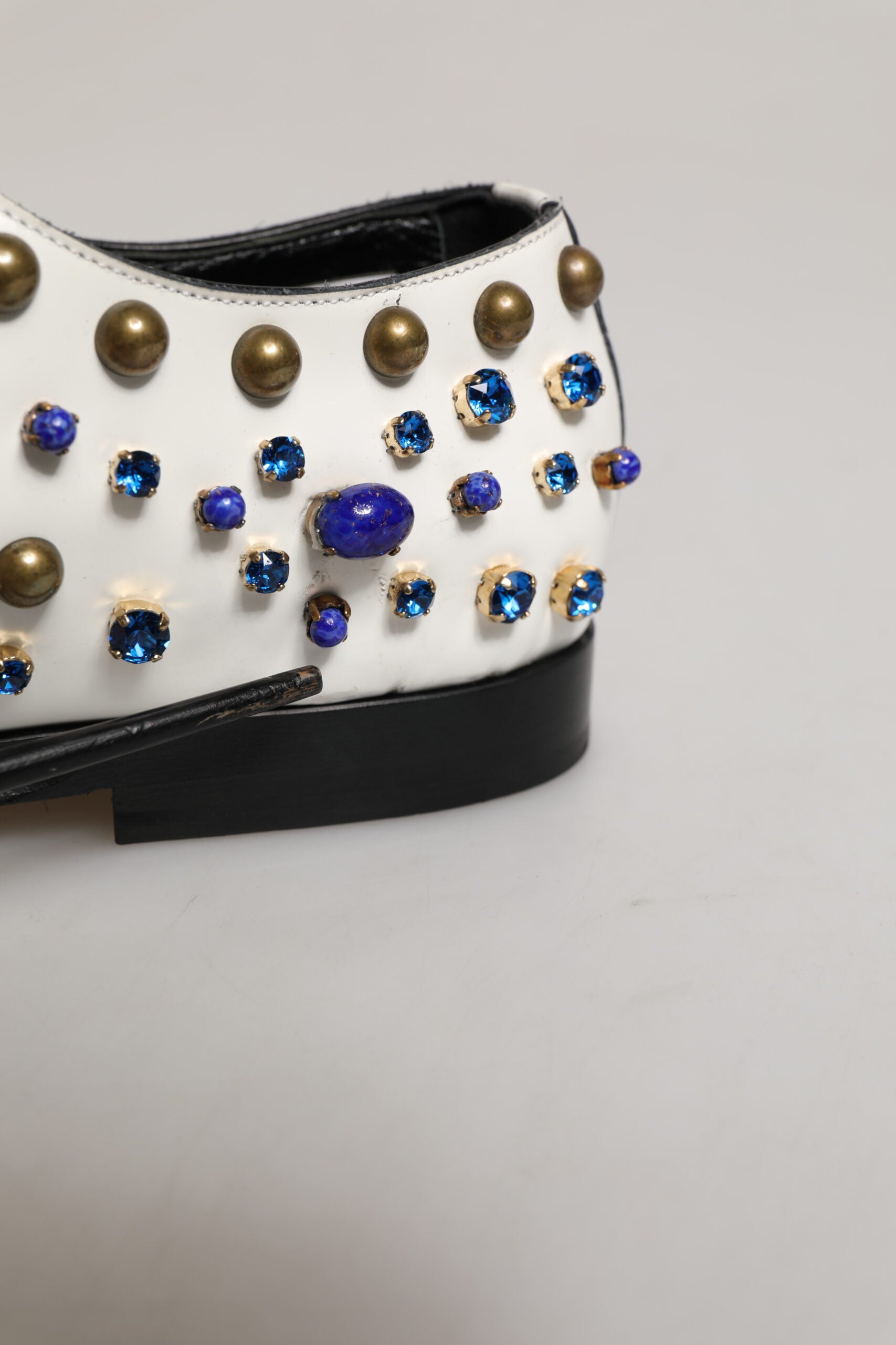 Zapatos de vestir Dolce & Gabbana de cuero blanco embellecidos con cristales