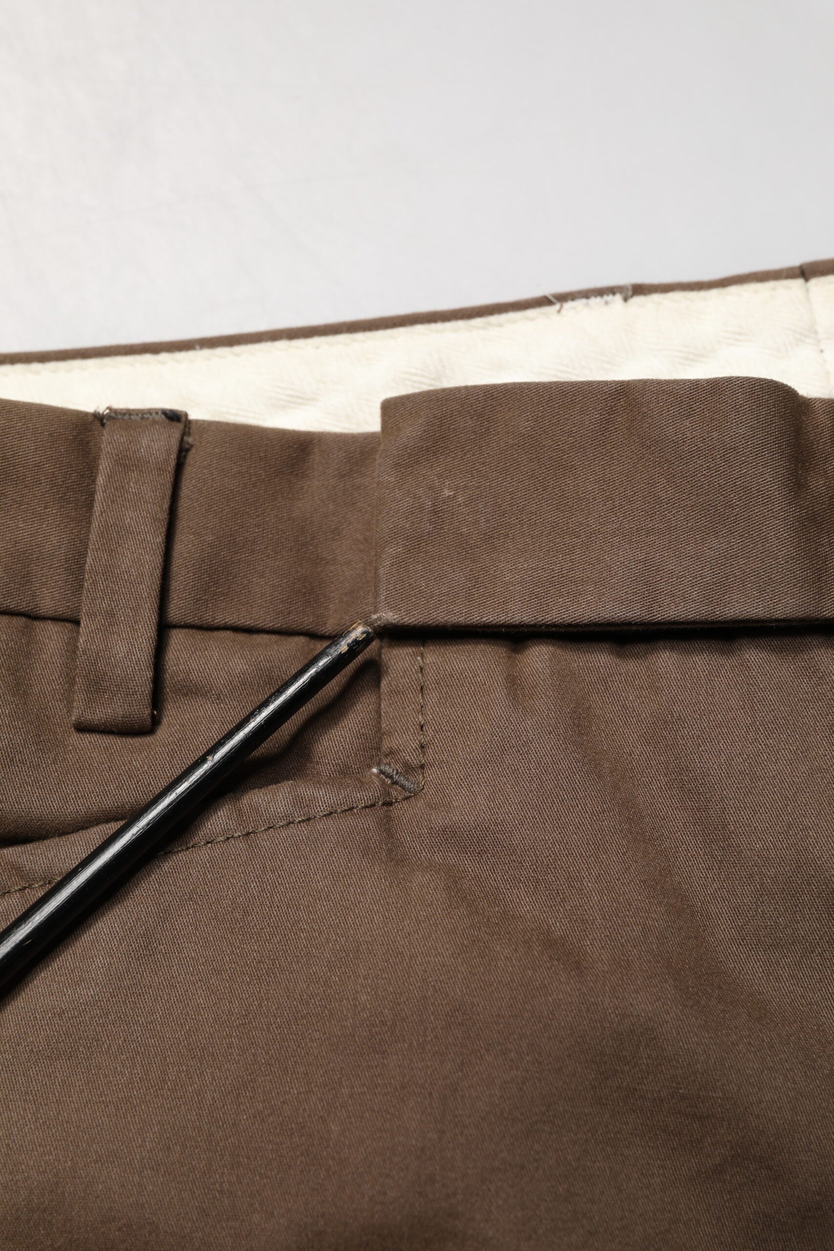 Pantalones chinos de hombre Exte de corte recto, tiro medio, color marrón