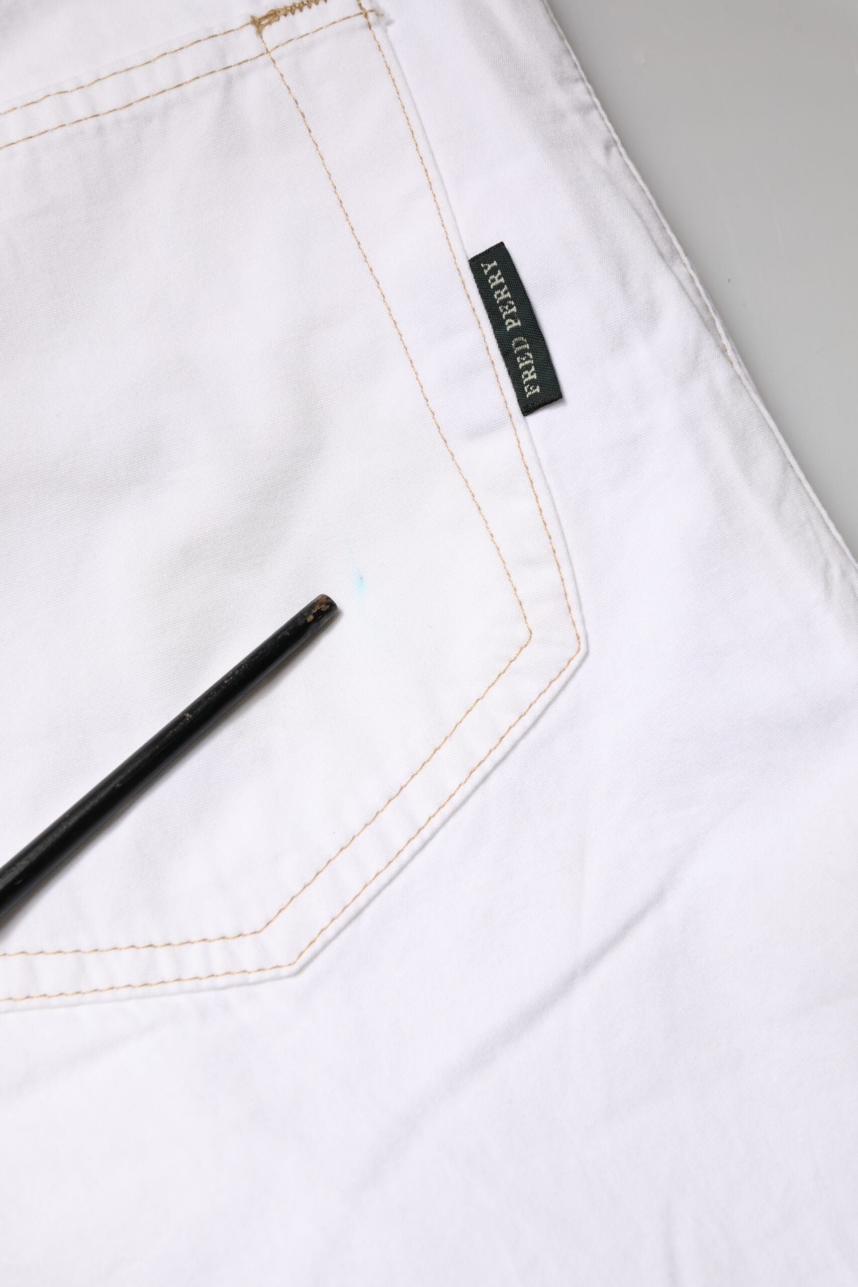 Vaqueros Fred Perry de algodón blanco de talle medio para hombre